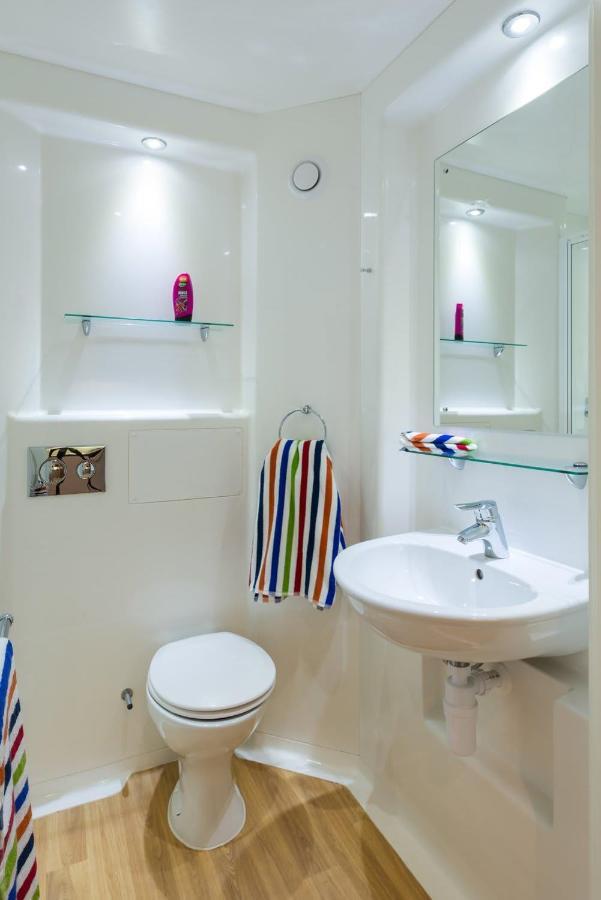 Zeni Ensuite Rooms In Ексетър Екстериор снимка
