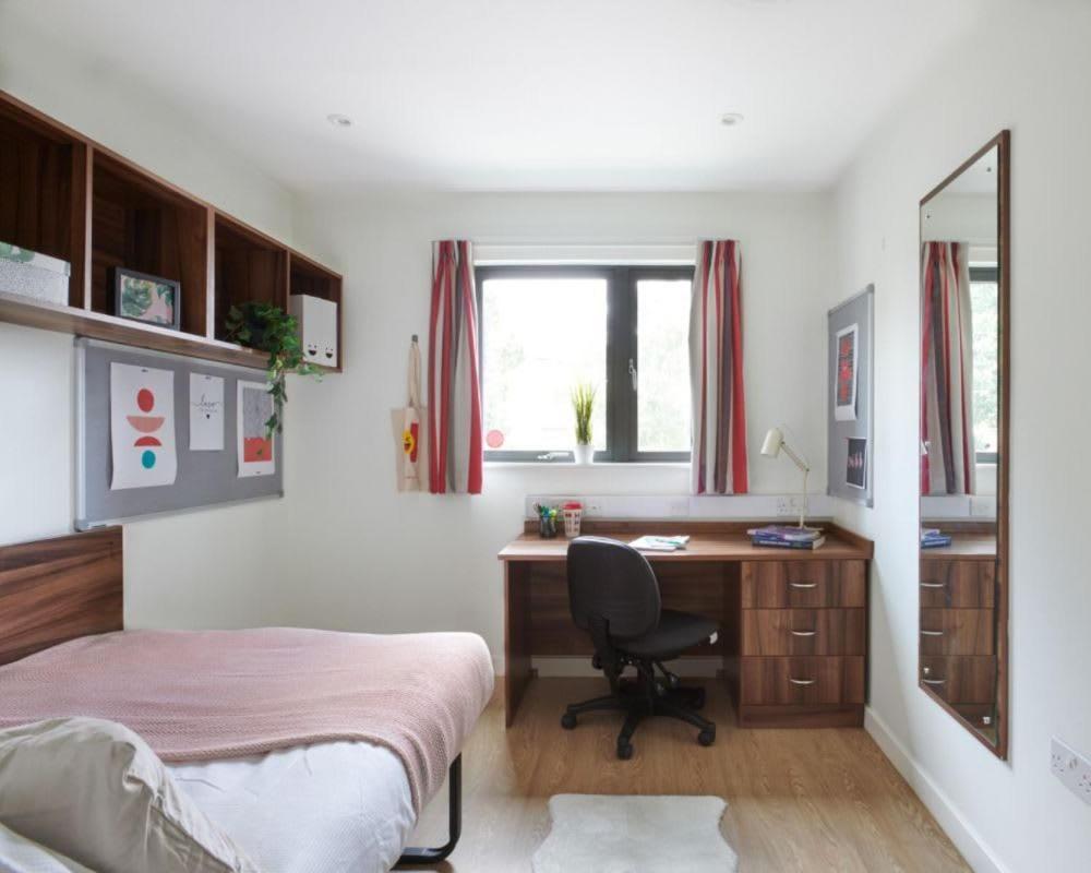 Zeni Ensuite Rooms In Ексетър Екстериор снимка