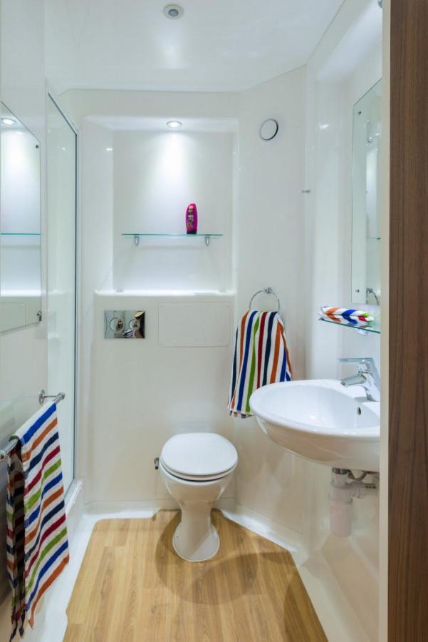 Zeni Ensuite Rooms In Ексетър Екстериор снимка
